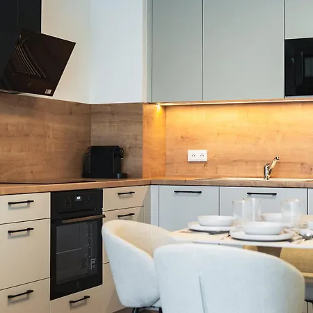 아파트 Bright Family For 6 - Ac & Private Parking *