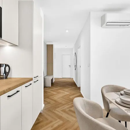 아파트 Bright Family For 6 - Ac & Private Parking 브라티슬라바